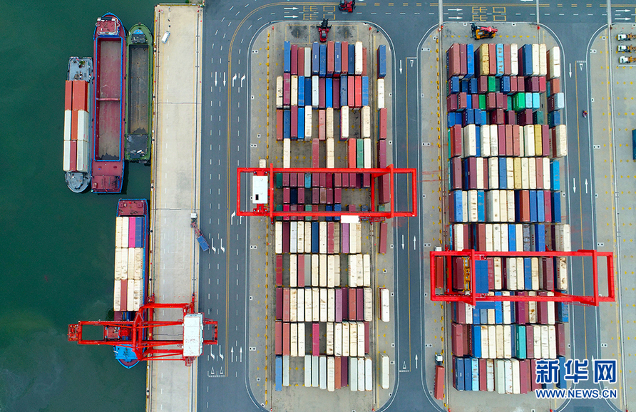 航拍:合肥港国际集装箱码头